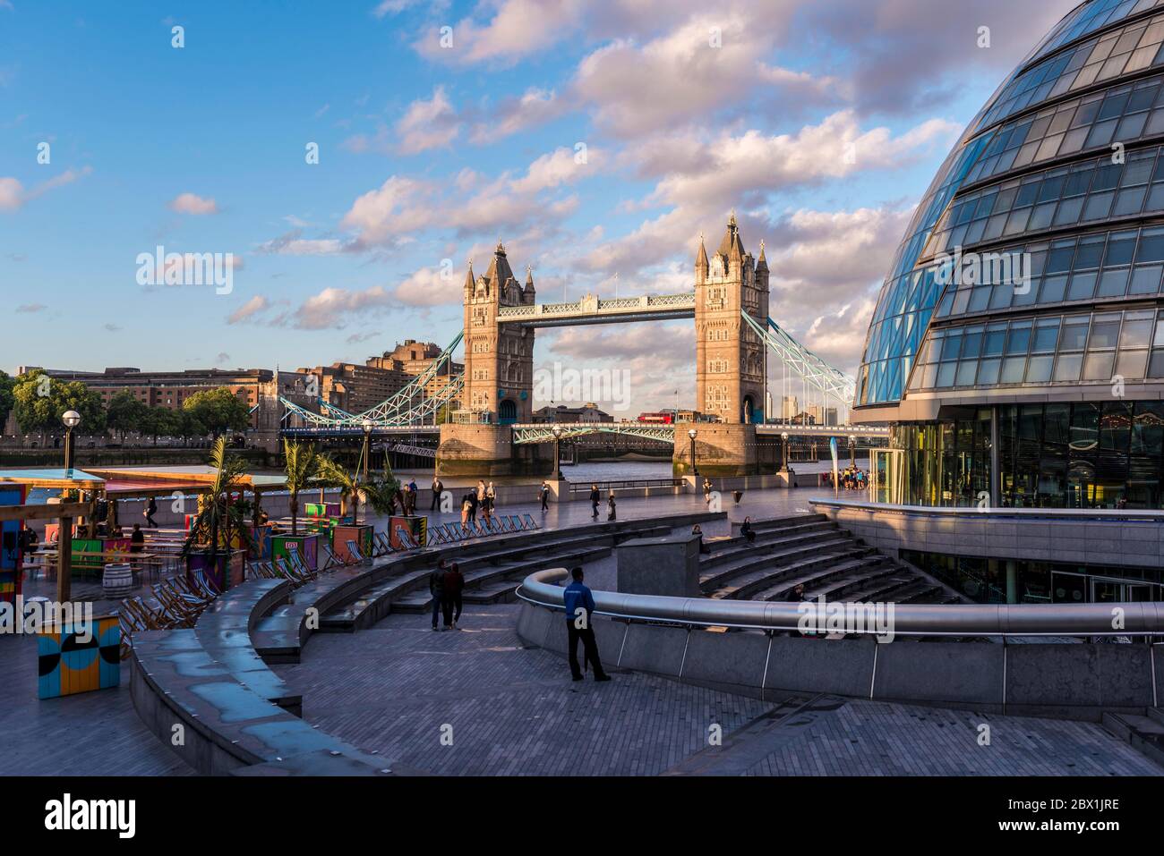 Tower Bridge, Mehr London Riverside mit Greater London Authority, London, England, Vereinigtes Königreich Stockfoto