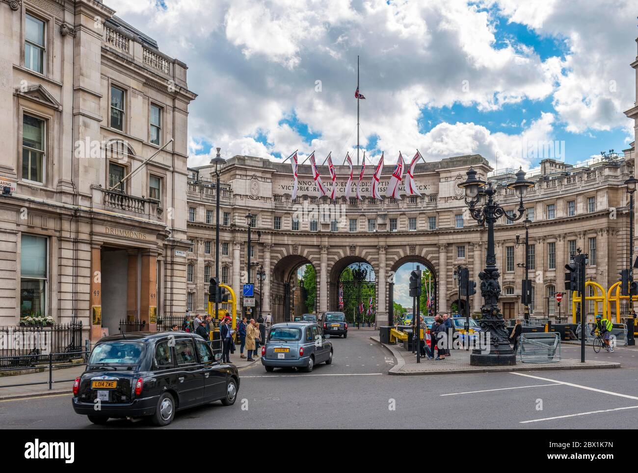 Admiralty Arch mit Fahnen, London, England, Großbritannien Stockfoto