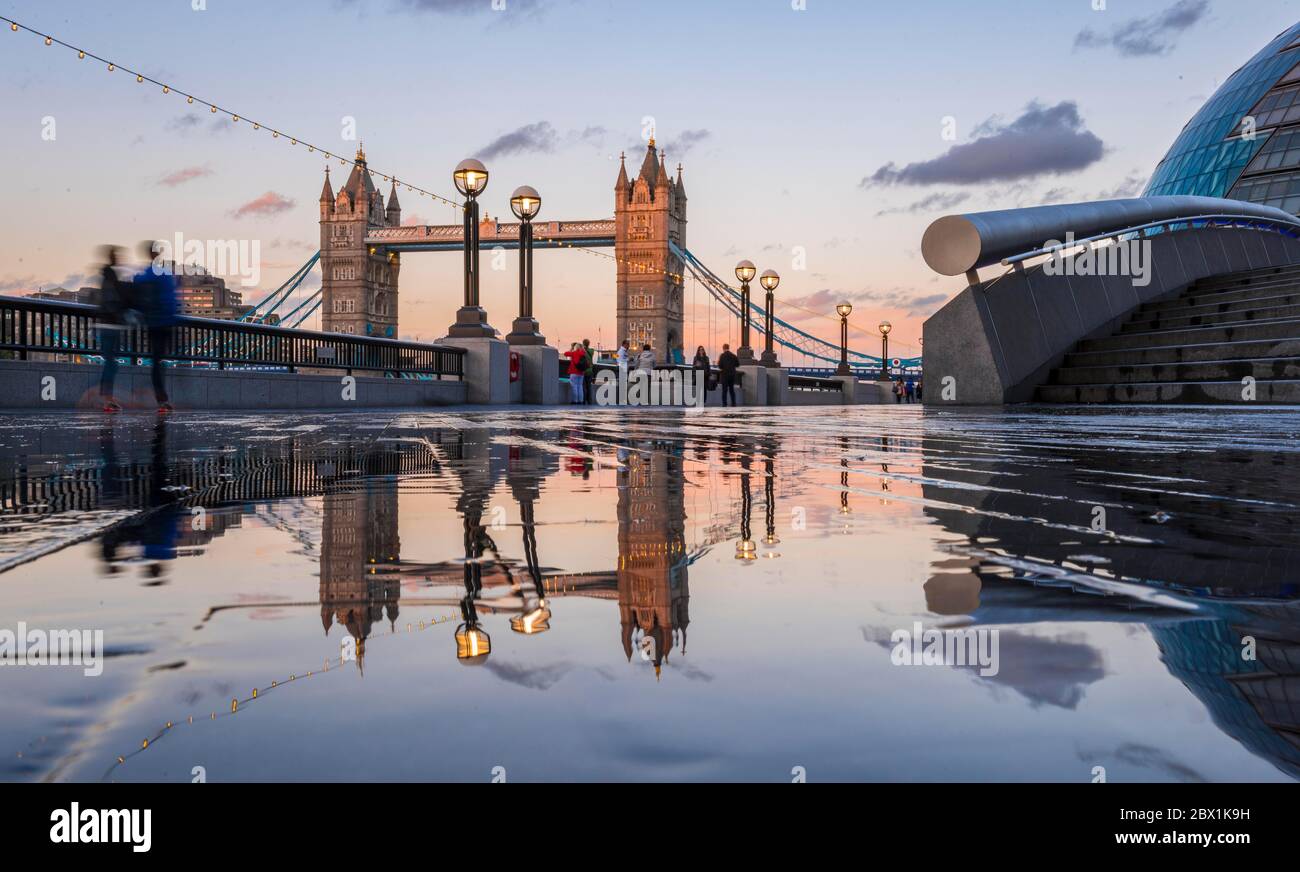 Tower Bridge, Mehr London Riverside, London, England, Großbritannien Stockfoto