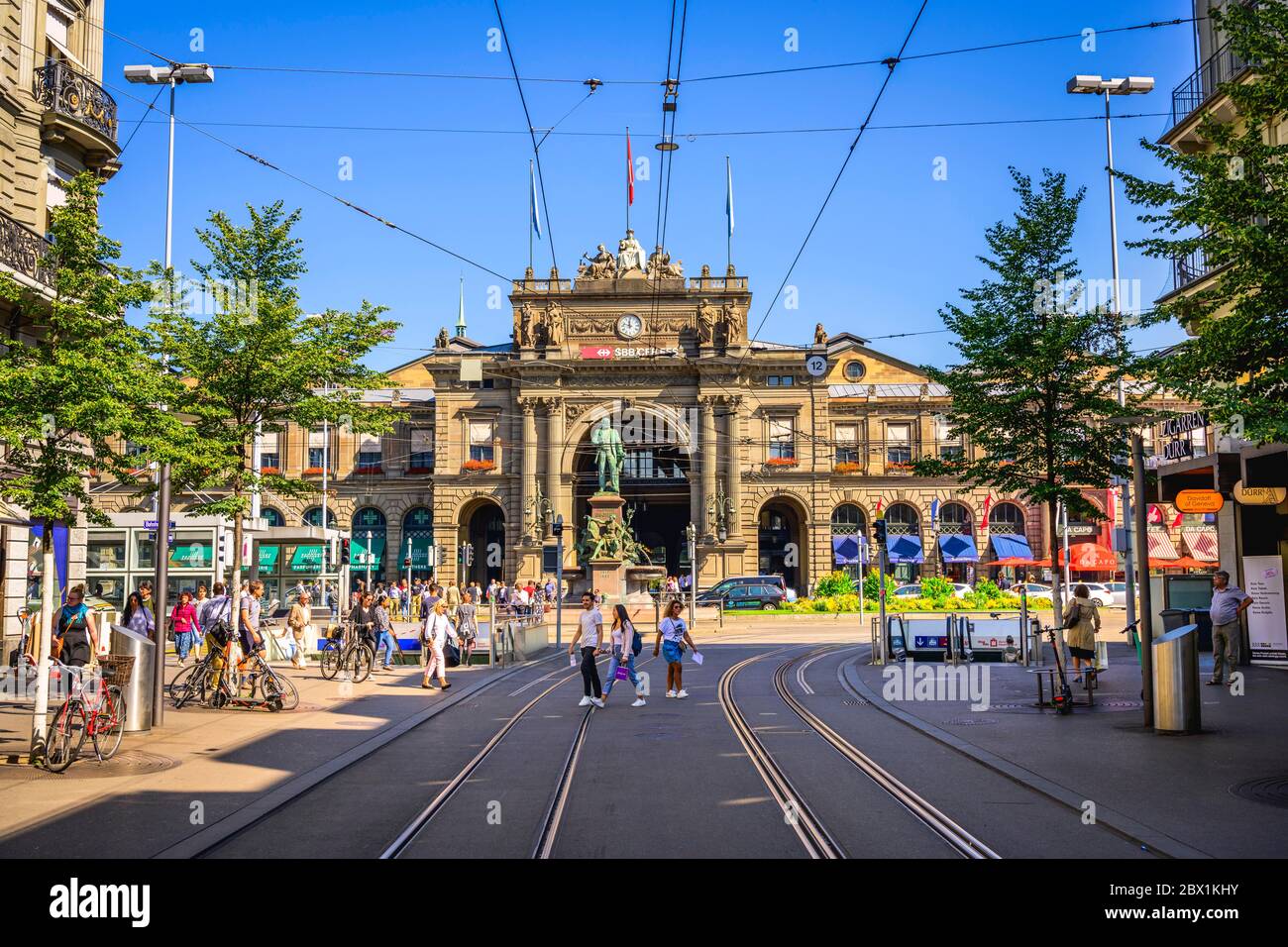 Blick von der Bahnhofstrasse zum Hauptbahnhof, Zürich HB, Zürcher Altstadt, Zürich, Kanton Zürich, Schweiz Stockfoto