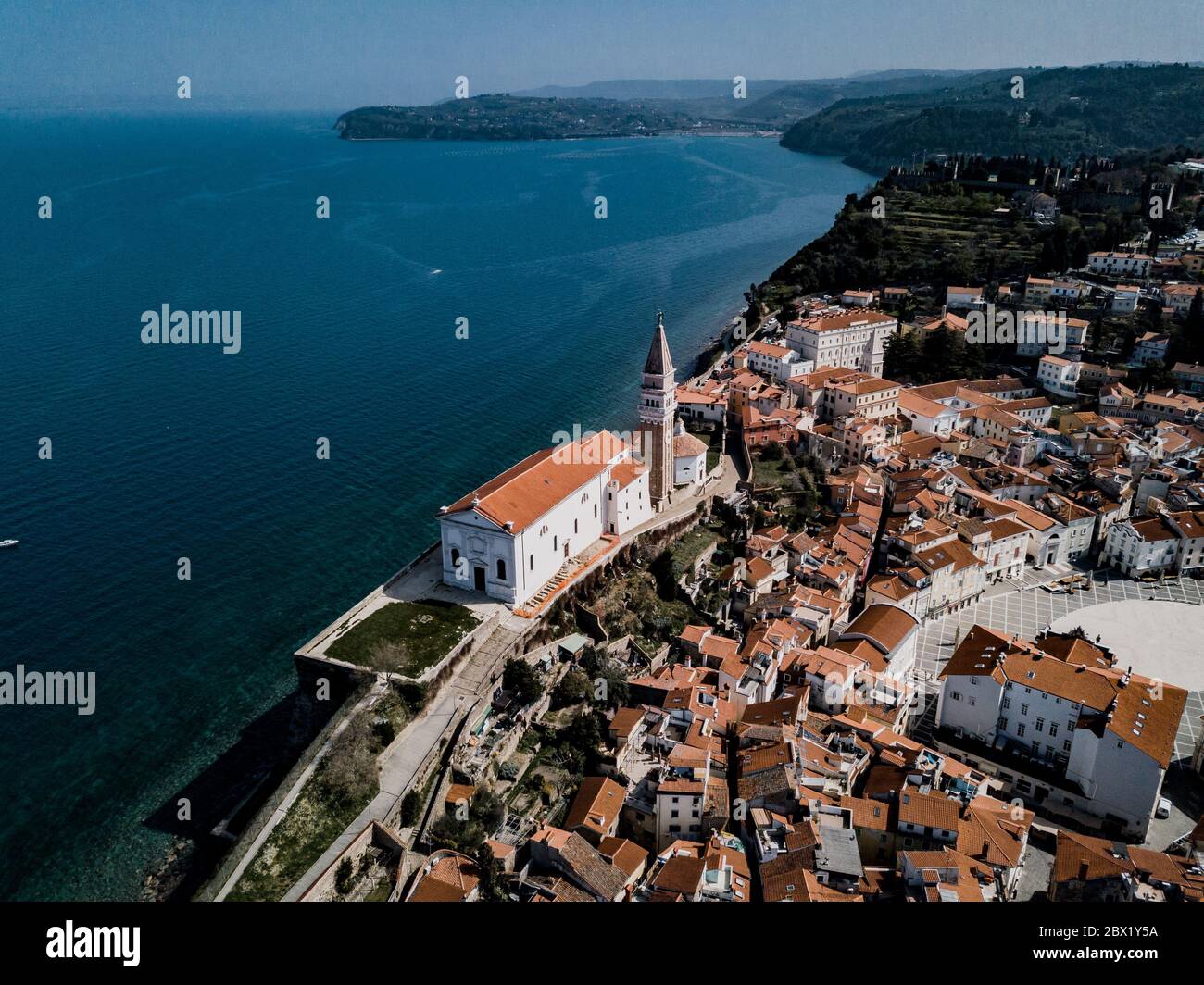 Blick auf die altstadt von piran Fotos und Bildmaterial in hoher
