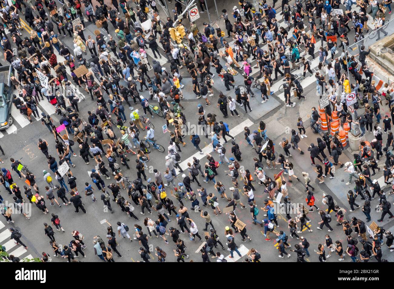 Tausende marschieren in New York City, um gegen George Floyds Tod, 2. Juni 2020, USA, zu protestieren Stockfoto