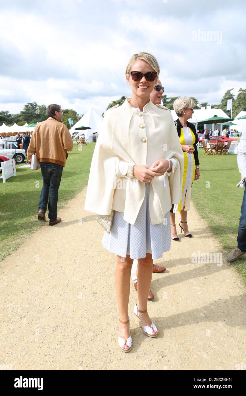 Der Salon Privé feiert 2015 sein 10-jähriges Bestehen mit der heutigen Ankündigung, in den prächtigen Blenheim Palace zu ziehen, und unterstreicht damit seine Position als die prestigeträchtigste Automobilveranstaltung Großbritanniens. Aufbauend auf den Errungenschaften eines bemerkenswerten Jahrzehnts, das die Etablierung des Concours d’Elégance als eines der drei renommiertesten Oldtimer-Events der Welt umfasst, bietet der Umzug nach Blenheim Palace einen Ort, der perfekt auf den Reiz und den Ruf des Salon Privé abgestimmt ist. Salon Privé wird auch weiterhin seine etablierte Datumsgrenze Anfang September beibehalten. Stockfoto