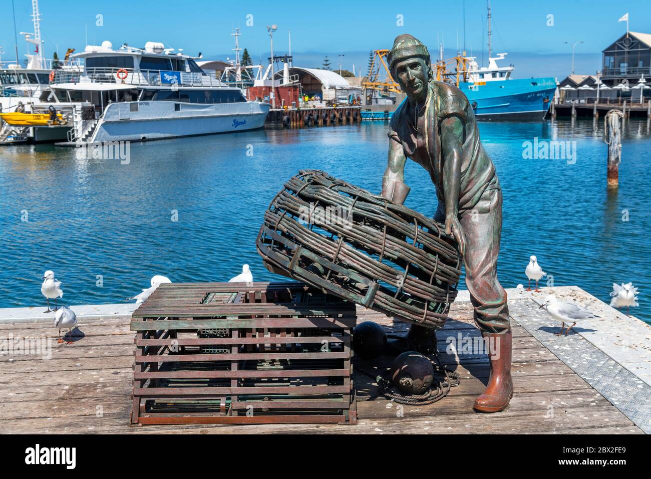 Skulptur, die Teil der Gedenkstätte "an die Fischer" ist, Jetty, Fishing Boat Harbor, Fremantle, Western Australia, Australien Stockfoto