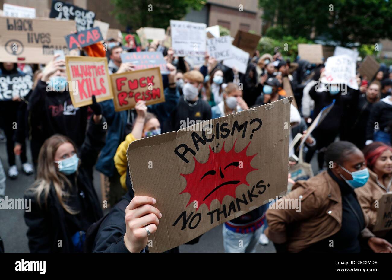 Birmingham, West Midlands, Großbritannien. Juni 2020. Protestler besuchen eine "Black Lives Matter" Demonstration nach dem Tod von American George Floyd, während in der Obhut der Minneapolis-Polizei. Credit Darren Staples/Alamy Live News. Stockfoto