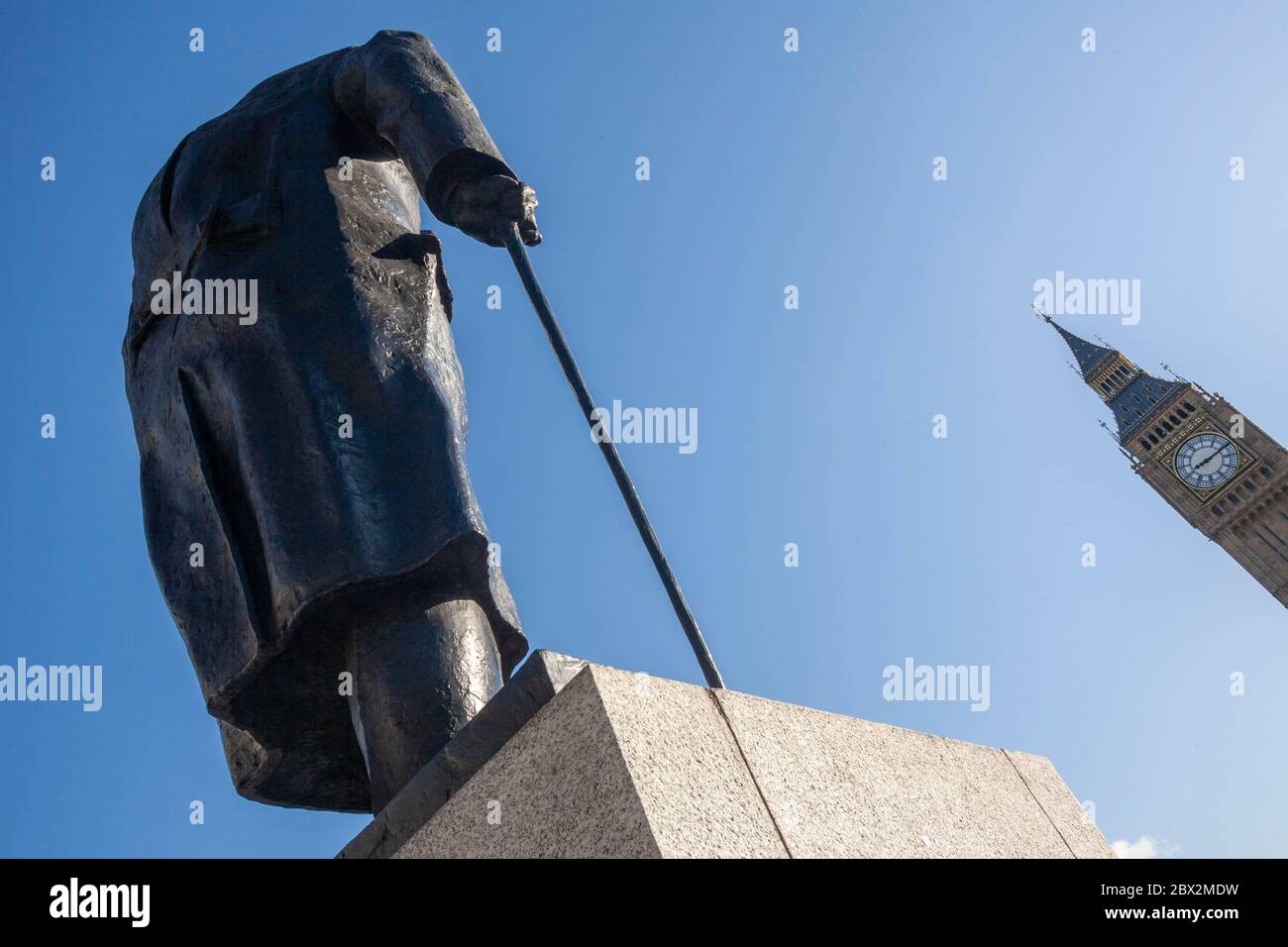 Statue von Sir Winston Churchill, Palace of Westminster, London, Großbritannien Stockfoto