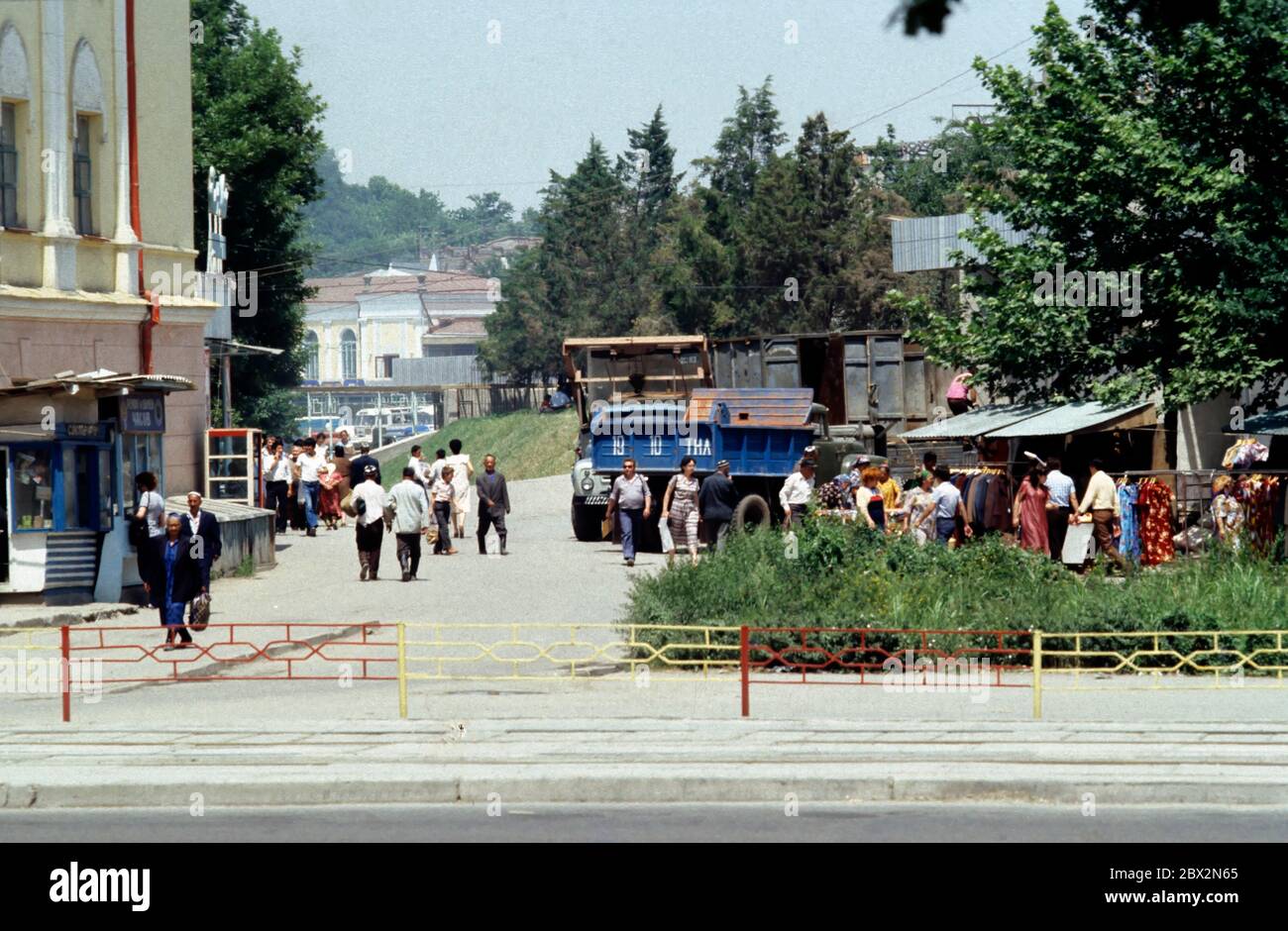 Straßenszene im Jahr 1983 im Zentrum von Taschkent, Usbekistan Stockfoto
