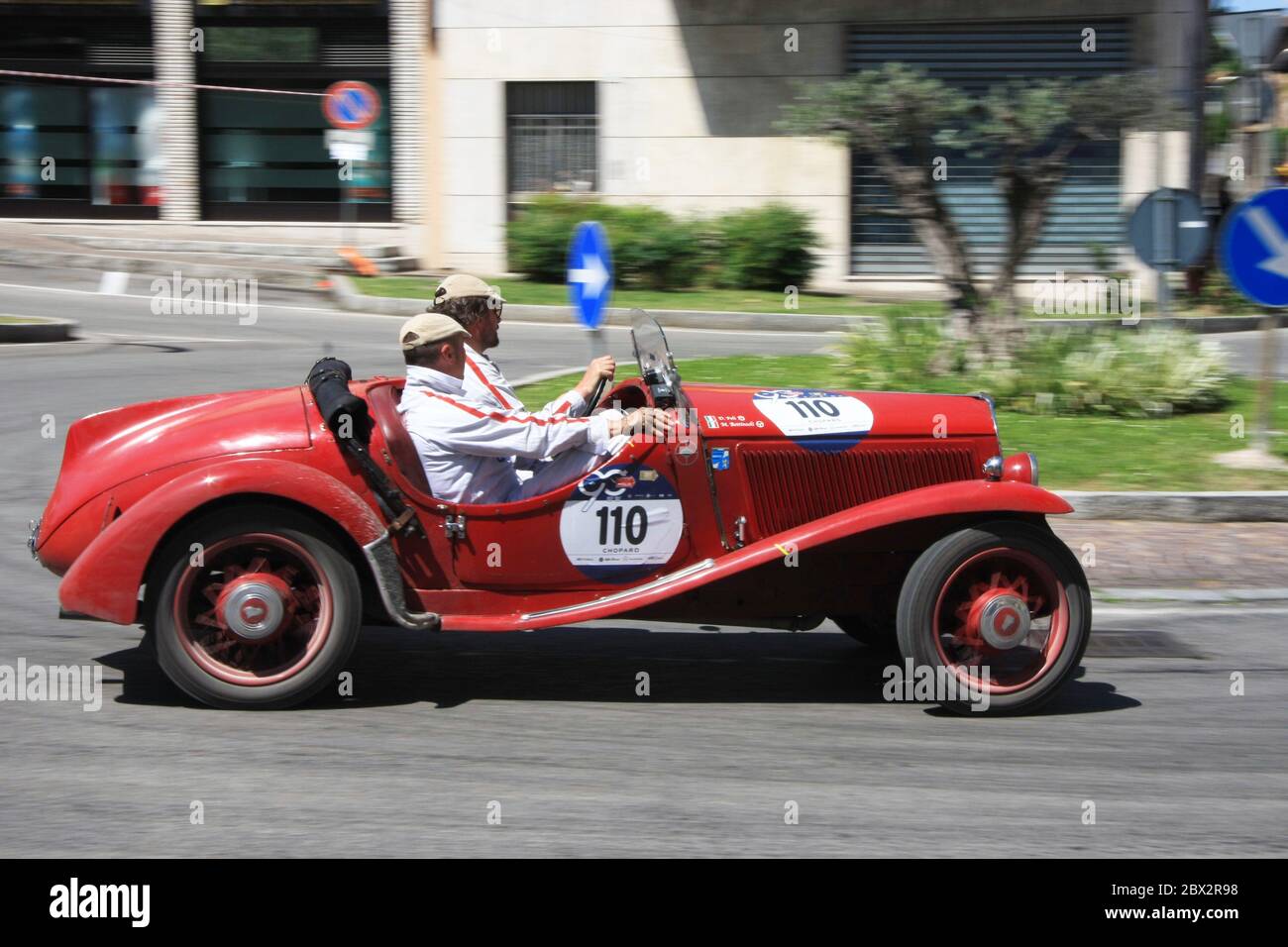 Rovato/Italien - 21. Mai 2017: Klassischer Sportwagen nimmt an der ersten Etappe der Mille Miglia in Italien Teil Stockfoto