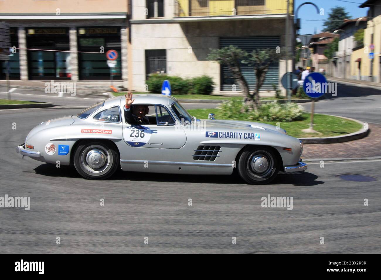 Rovato/Italien - 21. Mai 2017: Mercedes SLS Charity Car nimmt an der Mille Miglia Teil Stockfoto