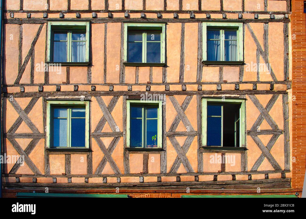 Frankreich, Haute-Garonne (31), Toulouse, Maison à Colombages Place de la Daurade Stockfoto