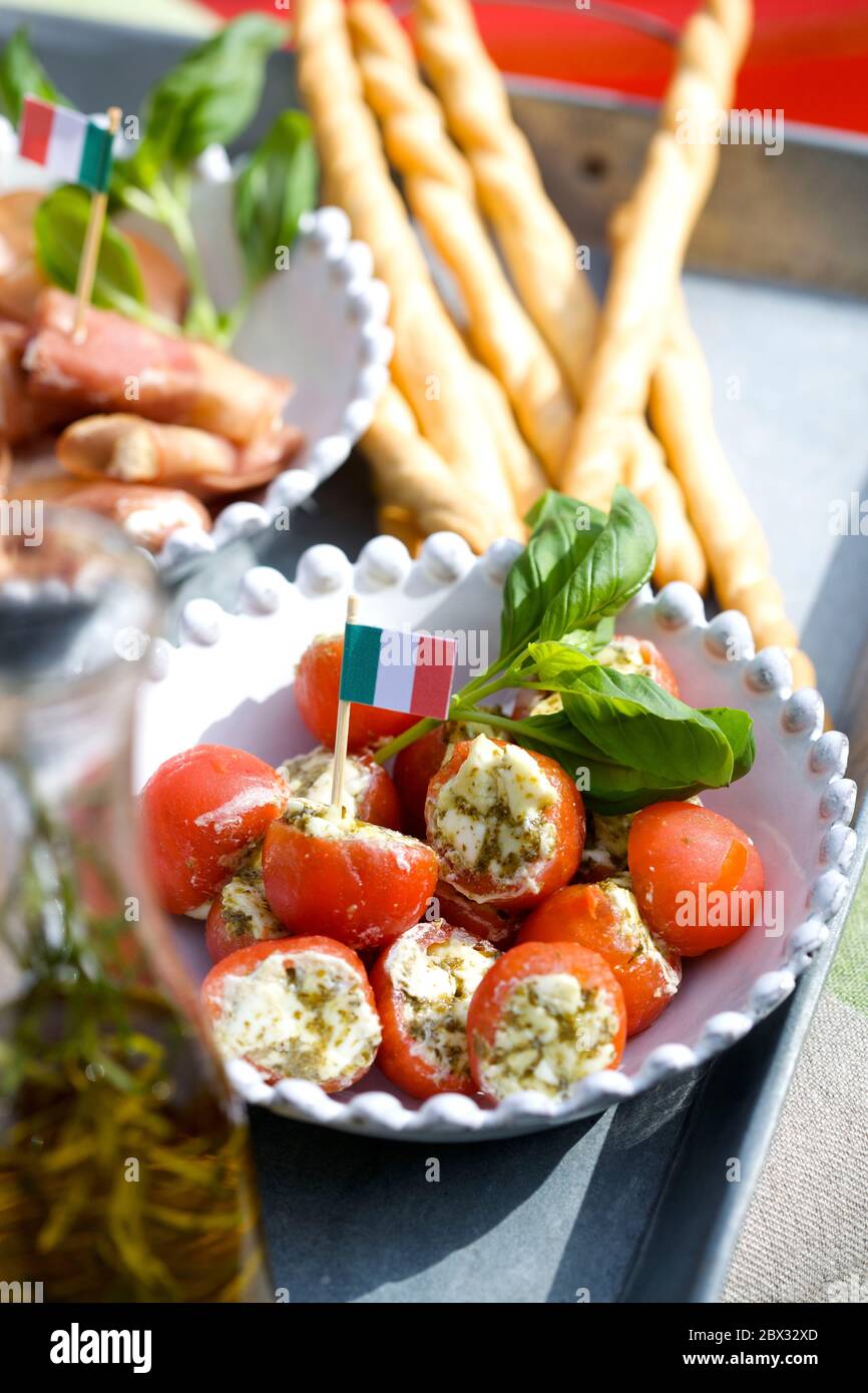 Italienisches Mini gefüllte Tomaten Frühstück Stockfoto