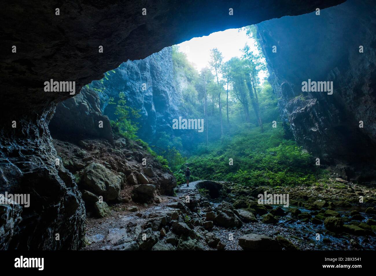 Slowenien, Cerknica, Rakov Skocjan Naturpark, geologische Kuriositäten, Löcher, Bögen, Schluchten und Schluchten, die durch den Einsturz der Kalksteindecken eines unterirdischen Flusses Stockfoto