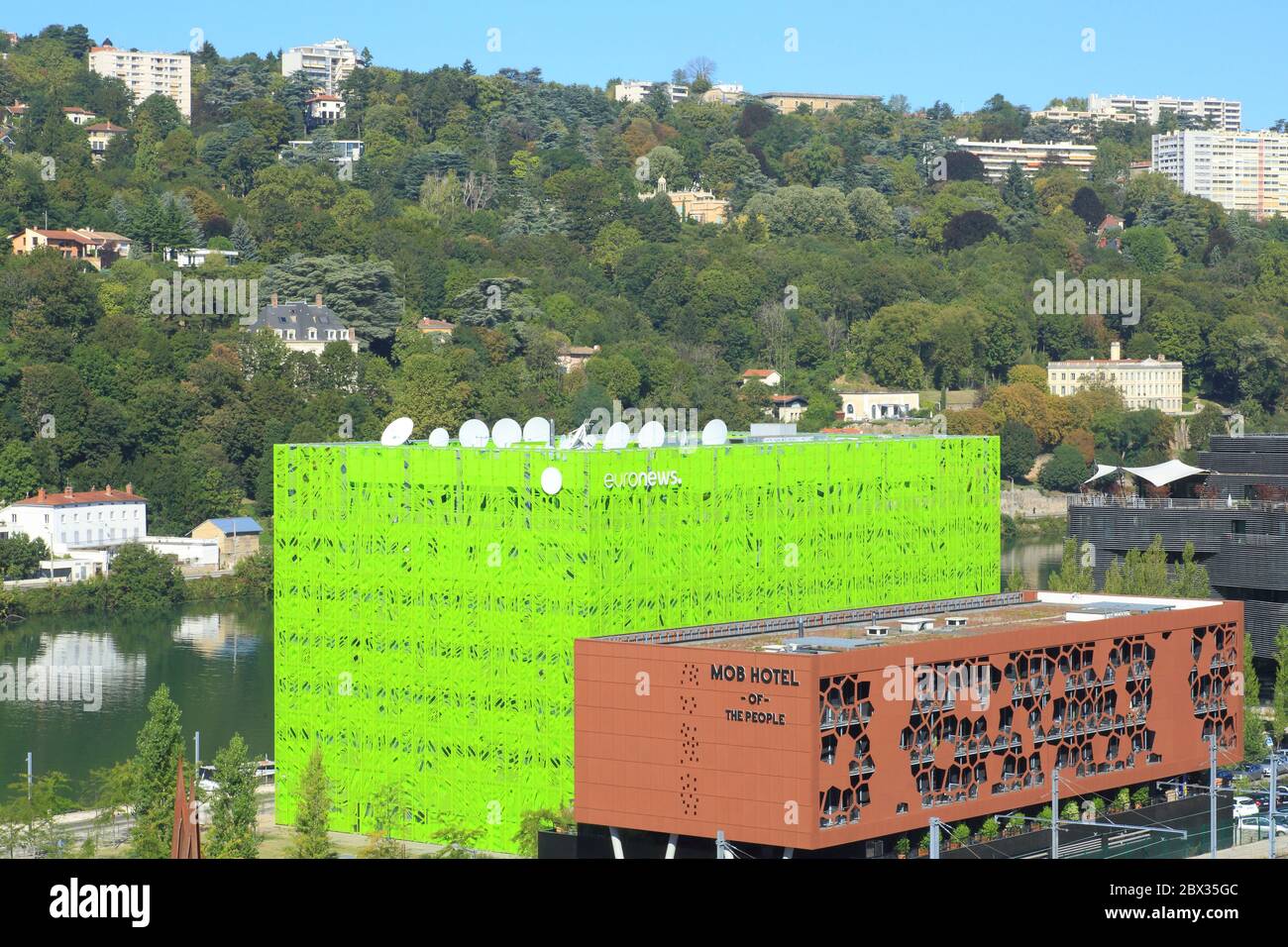 Frankreich, Rhone, Lyon, La Confluence (erstes französisches Viertel, das vom WWF als nachhaltig zertifiziert wurde), Cube Vert (2015) von den Architekten Dominique Jakob und Brendan Mac Farlane und The Mob Hotel Stockfoto