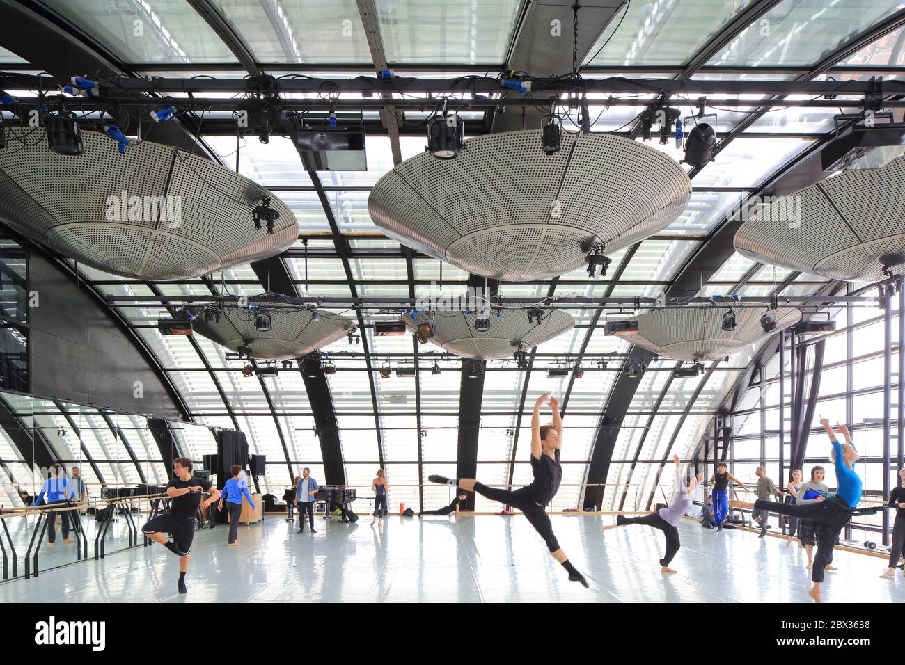 Frankreich, Rhone, Lyon, National Opera, Ballettsaal unter dem Glasdach an der Spitze des Gebäudes und von Jean Nouvel in den 1990er Jahren entworfen Stockfoto