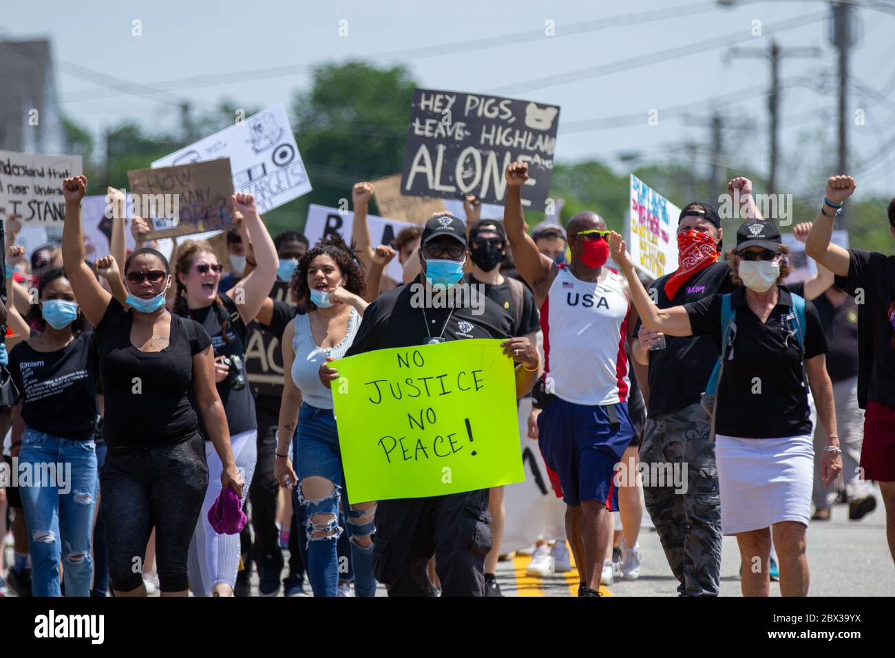 TREDYFRIN, Pennsylvania, USA. Juni 2020. Protestierende marschieren durch Devon, PA entlang der Lancaster Avenue Quelle: Val Pucci/Alamy Live News Stockfoto