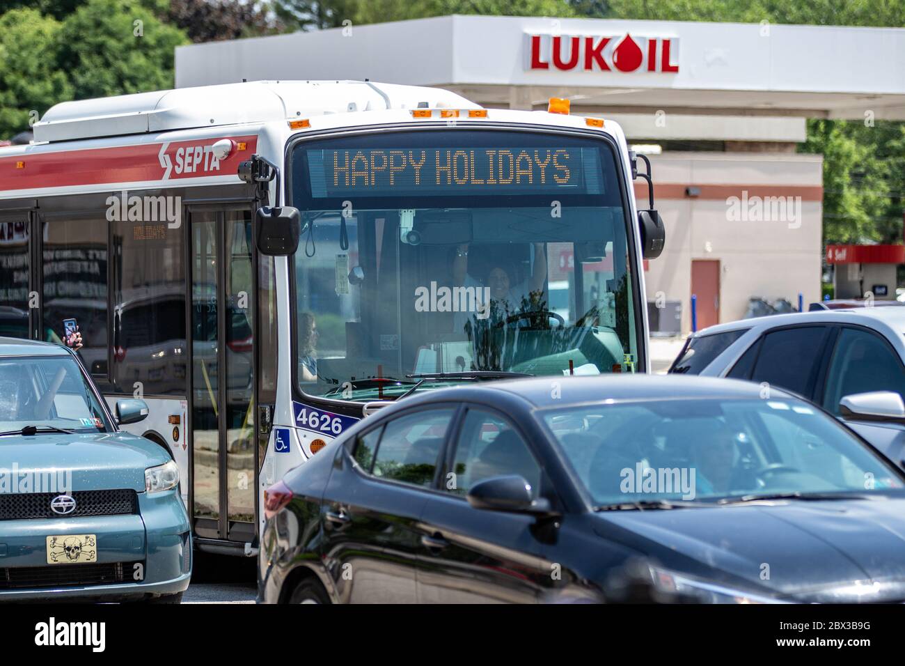 TREDYFRIN, Pennsylvania, USA. Juni 2020. Eine SEPTA-Busfahrerin nach dem marsch zeigt ihre Unterstützung Credit: Val Pucci/Alamy Live News Stockfoto