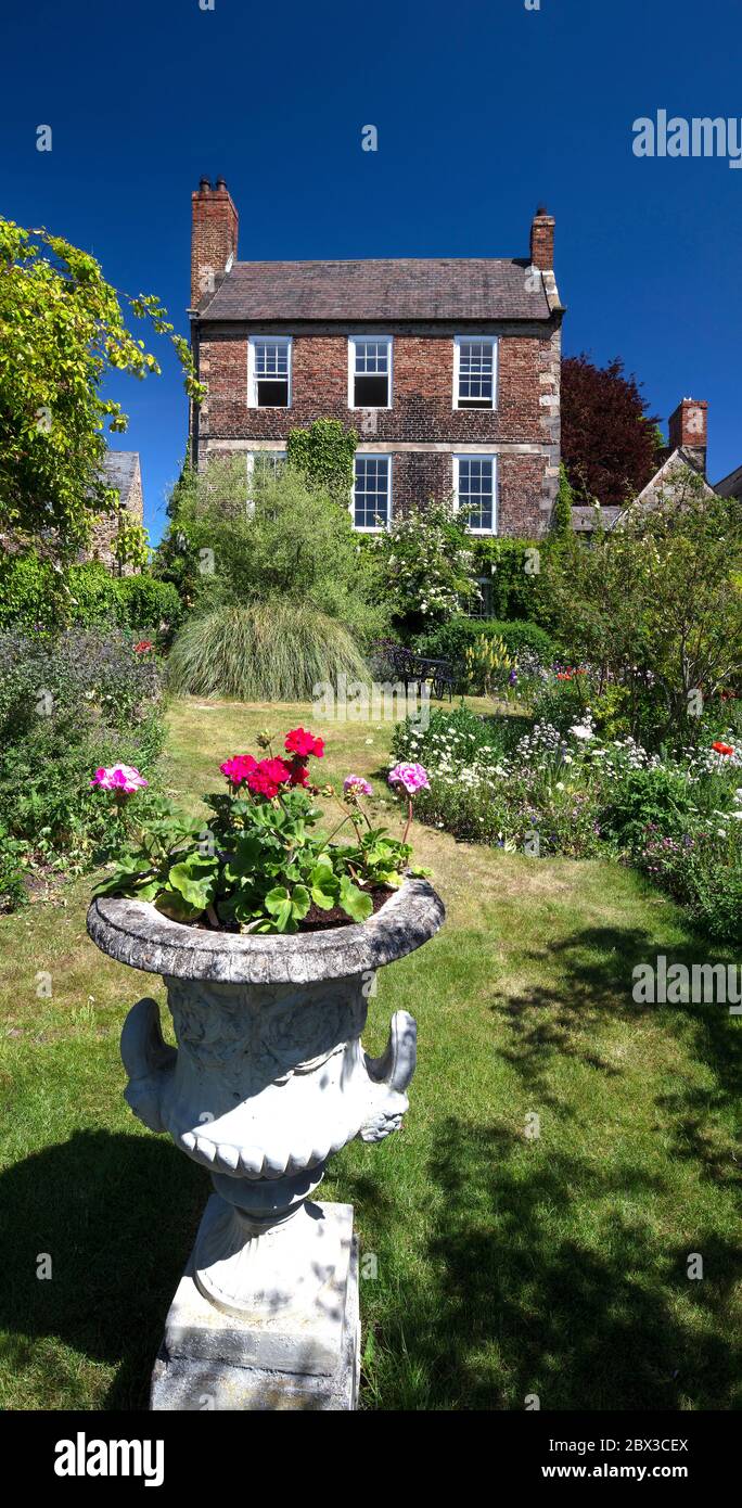 Sommer tagsüber Blick auf Crook Hall Gardens, Durham City, County Durham, England, Großbritannien Stockfoto