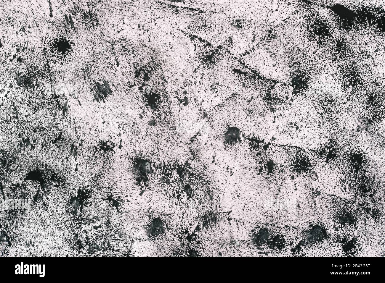 Abstrakter schwarzer Hintergrund von Pinselstrichen. Konturen und Texturen auf weißem Hintergrund. Schmutzige Tapete. Stockfoto