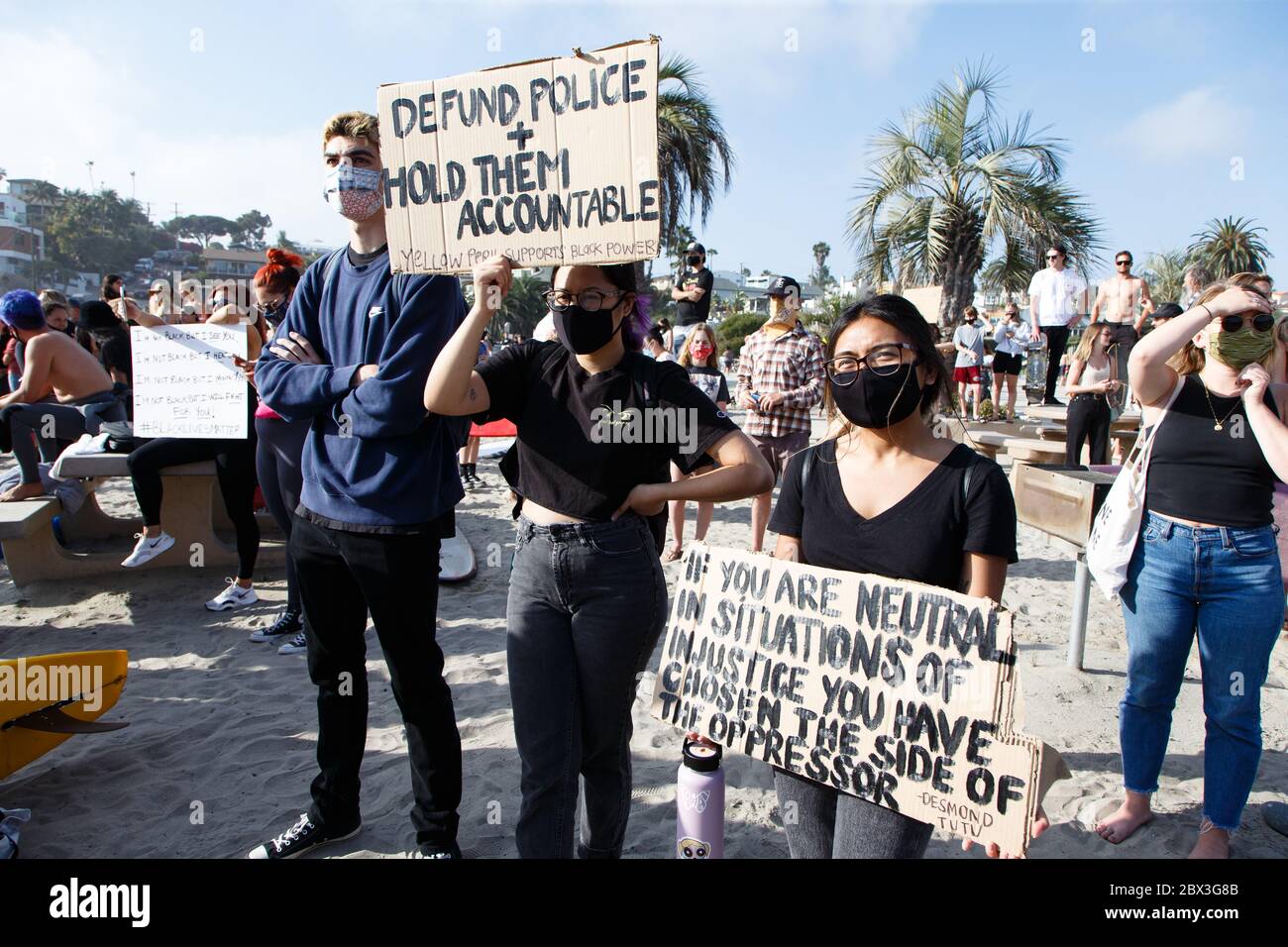 Moonlight Beach, Encinitas, CA. Juni 2020. Als Reaktion auf die Ermordung von George Floyd, der Paddel Out für Einheit in Solidarität mit Black Lives Matt Stockfoto