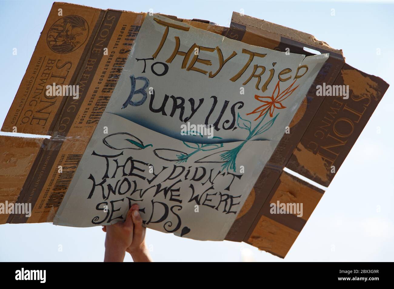 Moonlight Beach, Encinitas, CA. Juni 2020. Als Reaktion auf die Ermordung von George Floyd, der Paddel Out für Einheit in Solidarität mit Black Lives Matt Stockfoto