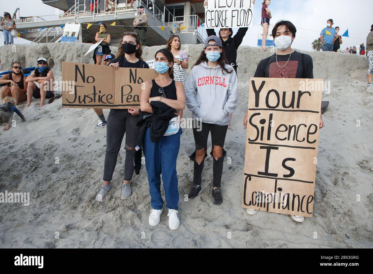 Moonlight Beach, Encinitas, CA. Juni 2020. Als Reaktion auf die Ermordung von George Floyd, der Paddel Out für Einheit in Solidarität mit Black Lives Matt Stockfoto