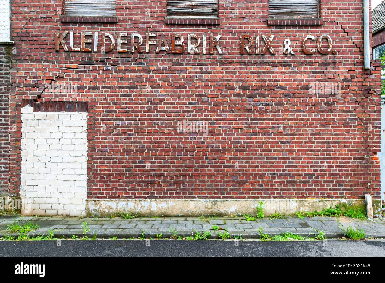 Verlassene Stadt Borschemich, Deutschland. Braunkohlevorkommen unter Dörfern im Niederrhein führen dazu, dass die Bewohner ihren Besitz und ihr Lebenszentrum verlassen Stockfoto