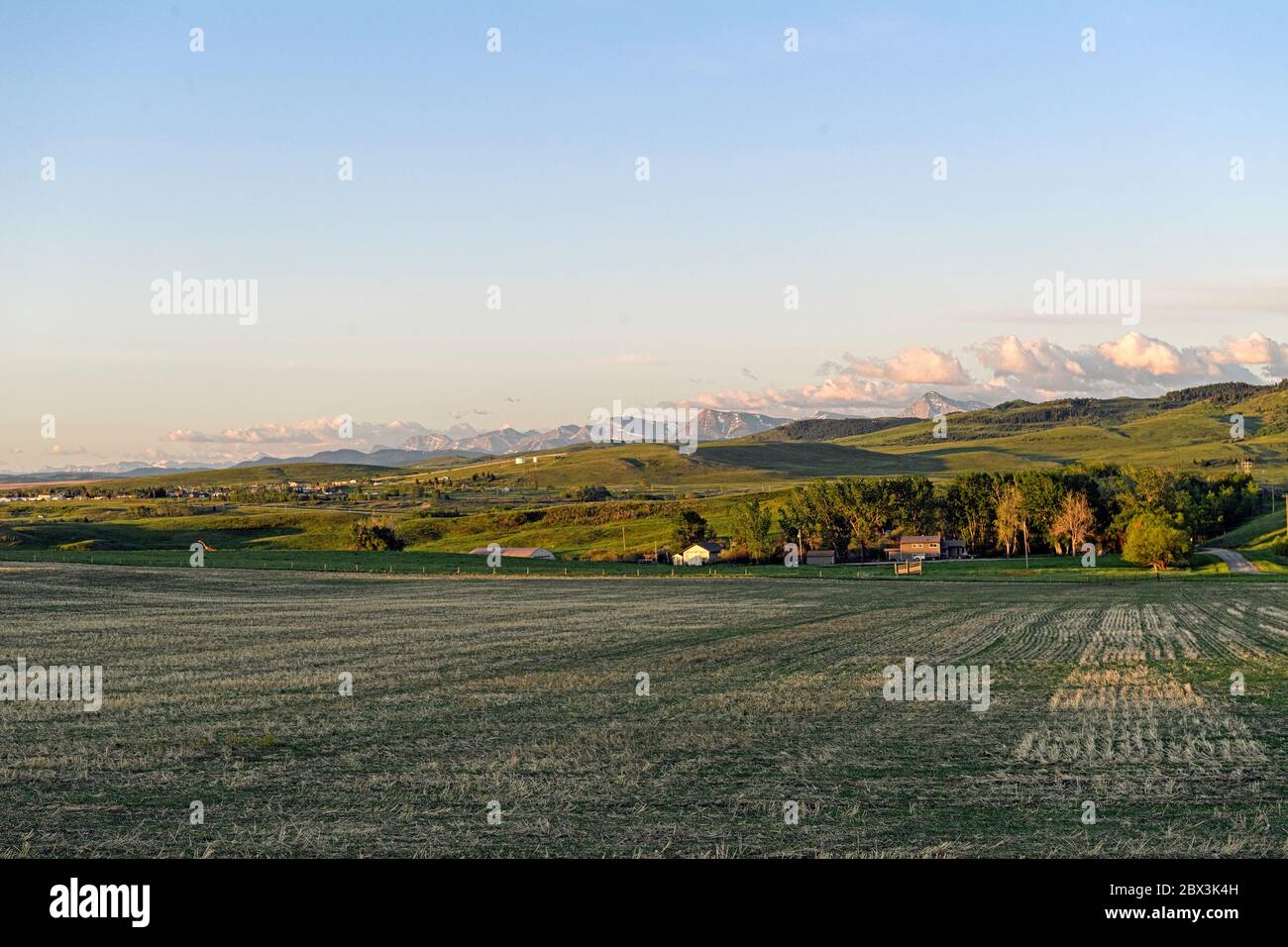 Die kanadischen Rocky Mountains und die Ausläufer von Alberta in der Nähe der Kreuzung von Highway 3 und Highway 22 Stockfoto