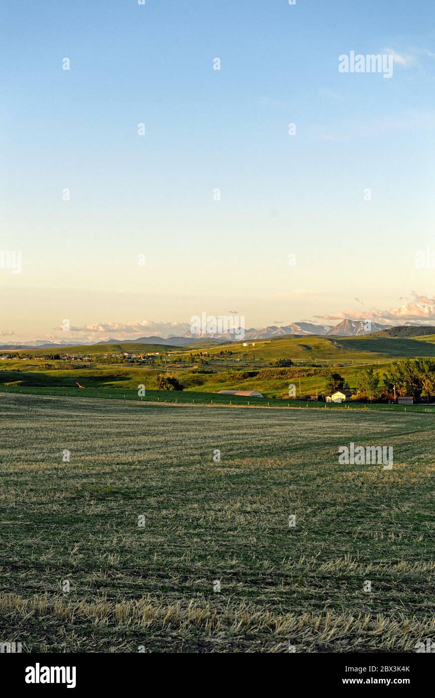 Die kanadischen Rocky Mountains und die Ausläufer von Alberta in der Nähe der Kreuzung von Highway 3 und Highway 22 Stockfoto