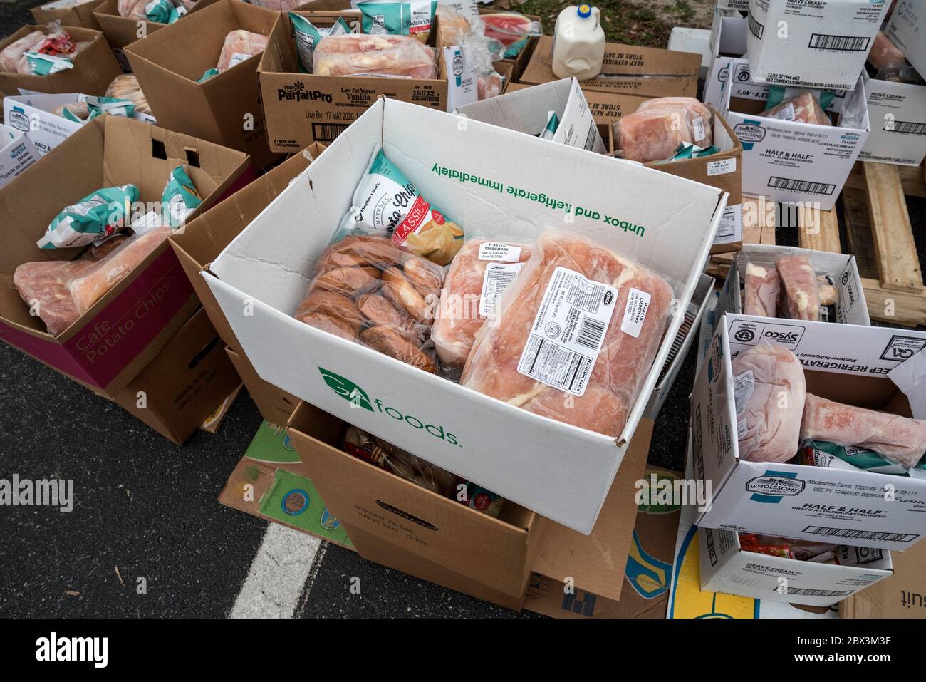 High Springs Mobile Pantry ist eine Lebensmittelbank, die mit "Brot der Mächtigen" arbeitet, um Nahrung an Bedürftige in High Springs, Florida, zu verteilen. Stockfoto