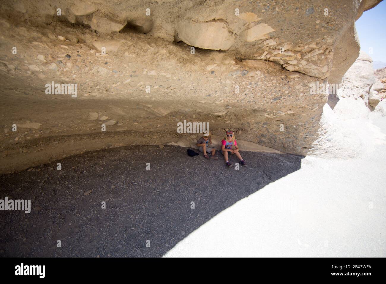 Bergpfad im Death Valley mit Sandsteinformationen, Stockfoto