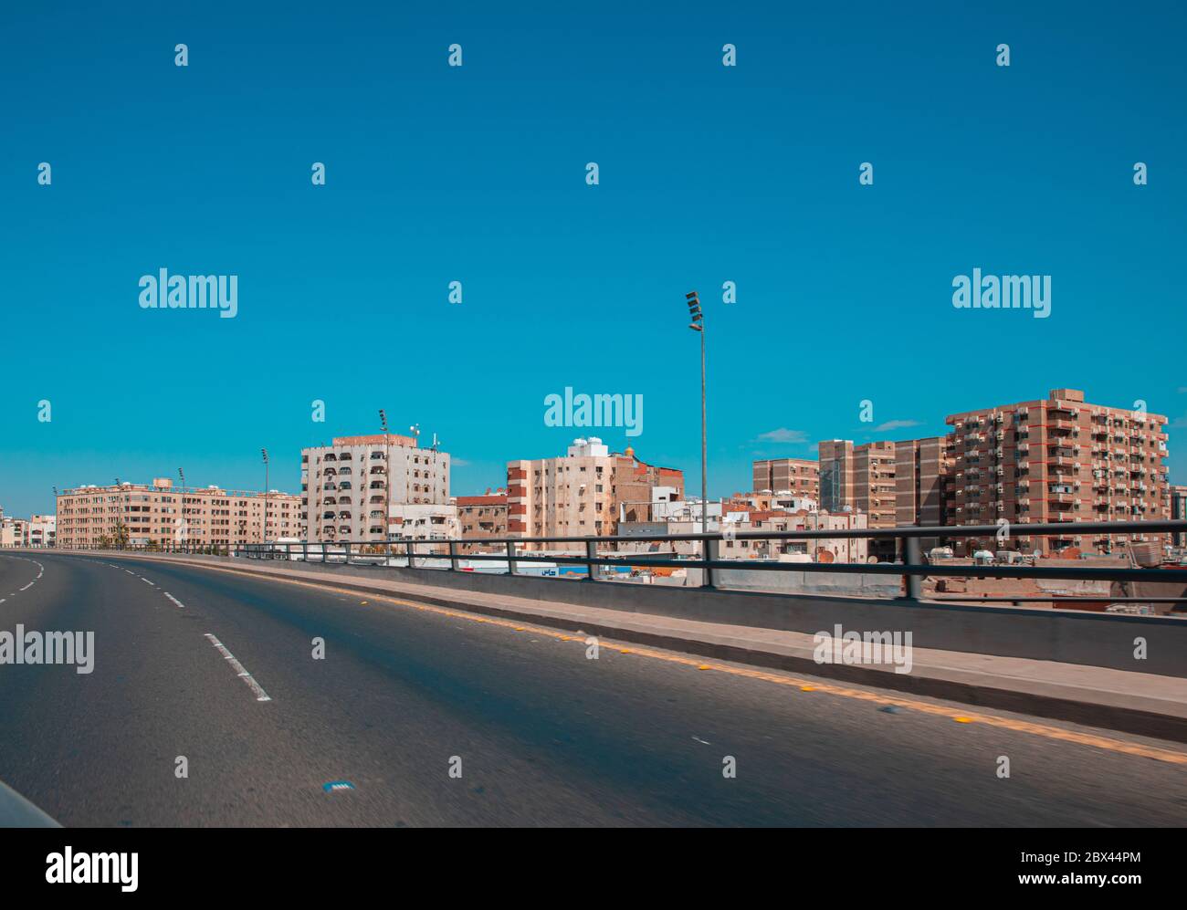 Ein Blick auf Saudi-Gebäude und Häuser auf den Straßen Jeddah Saudi-Arabien 2020 Stockfoto