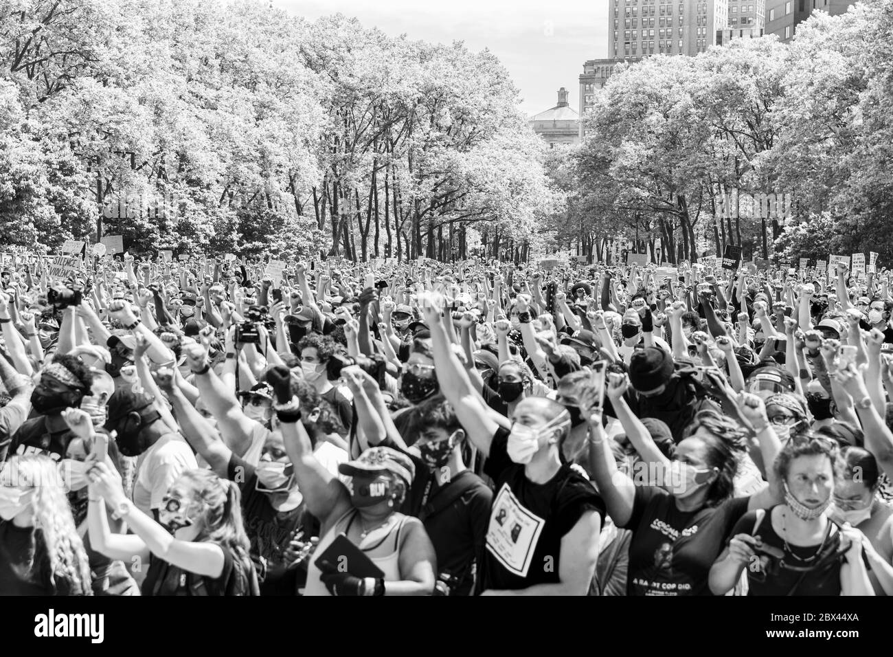 New York, NY - 4. Juni 2020: Tausende von Menschen besuchten die Gedenkfeier für George Floyd auf dem Cadman Plaza und forderten Gerechtigkeit Stockfoto