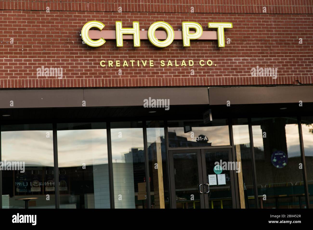 Ein Logo-Schild vor einem Restaurant der Chopt Creative Salad Company in Annapolis, Maryland, am 25. Mai 2020. Stockfoto