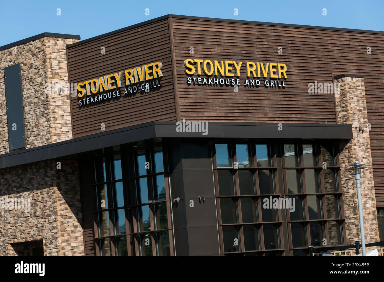 Ein Logo-Schild vor einem Stoney River Steakhouse and Grill Restaurant in Annapolis, Maryland am 25. Mai 2020. Stockfoto