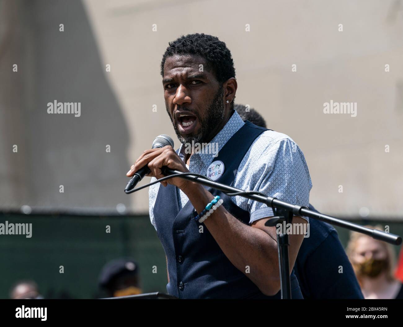 New York, NY - 4. Juni 2020: NYC-Bürgeranwältin Jumaane Williams spricht während der Gedenkfeier für George Floyd auf dem Cadman Plaza Stockfoto