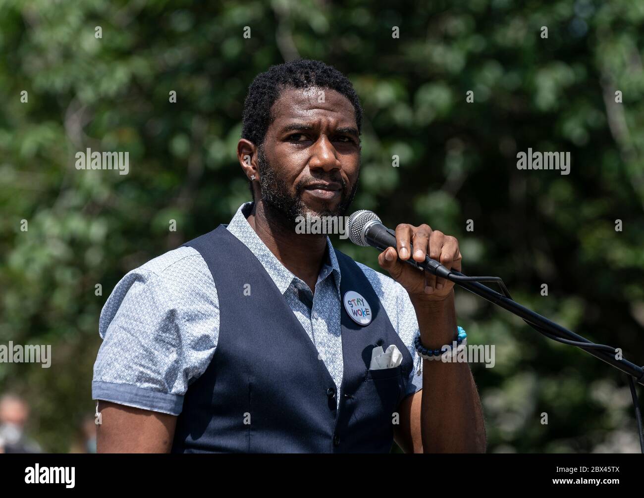 New York, NY - 4. Juni 2020: NYC-Bürgeranwältin Jumaane Williams spricht während der Gedenkfeier für George Floyd auf dem Cadman Plaza Stockfoto