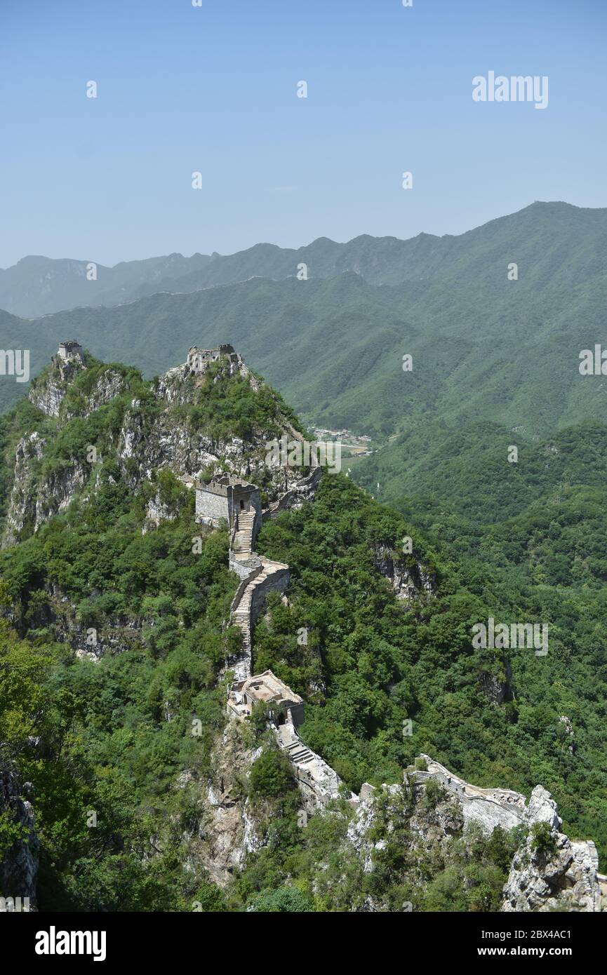 Peking, China. Juni 2020. Das Foto vom 3. Juni 2020 zeigt einen Abschnitt der Großen Mauer von Jiankou im Bezirk Huairou in Peking, der Hauptstadt Chinas. Kredit: Chen Zhonghao/Xinhua/Alamy Live News Stockfoto