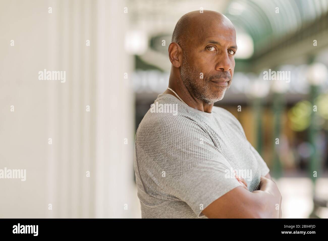 Afrikanische amerikanische Mann mit einem besorgten Blick. Stockfoto