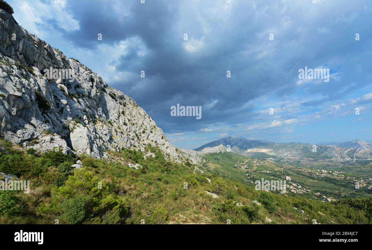 Ein Roadtrip in die dalmatinischen Berge in der Nähe von Split, Kroatien. Stockfoto