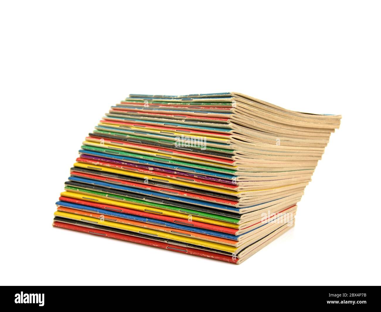 Ein Stapel von Dimes Romane isoliert vor einem weißen Hintergrund Stockfoto