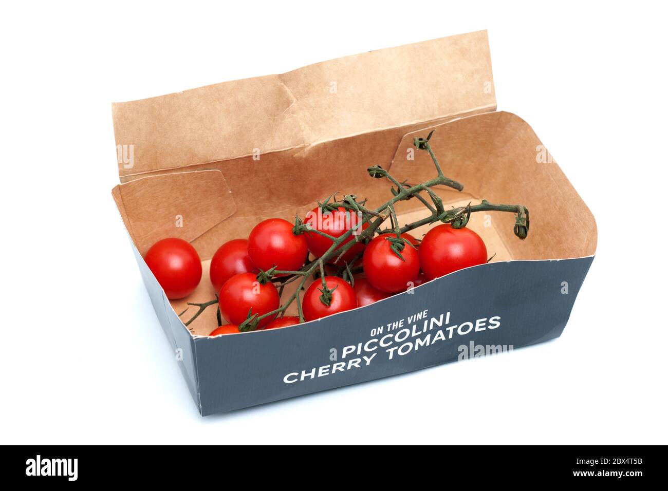 Schachtel mit geöffneten Piccolini-Kirschtomaten Stockfoto