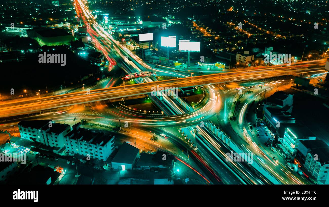 Expressway Draufsicht, Straßenverkehr eine wichtige Infrastruktur in Thailand Stockfoto