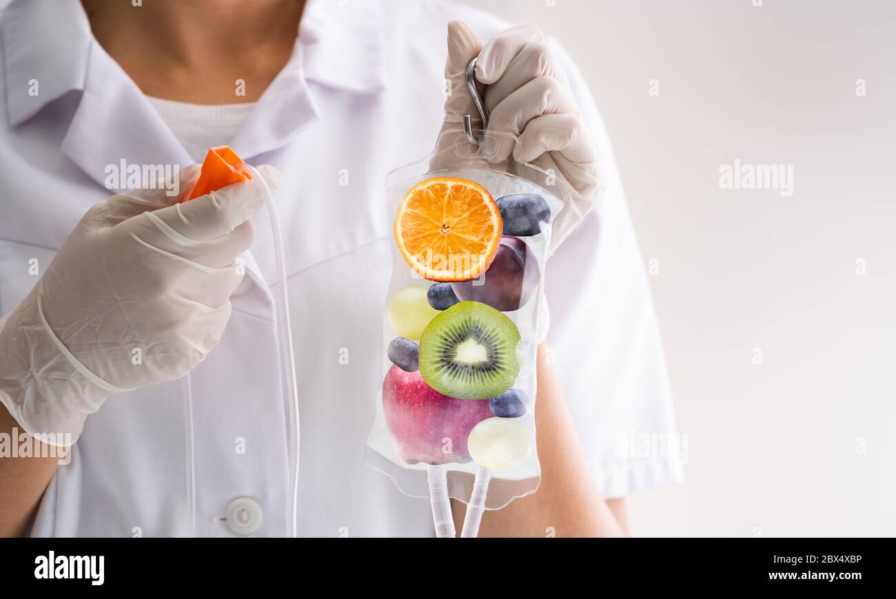 IV Tropf Vitamin Infusion Therapie Saline Beutel Stockfoto