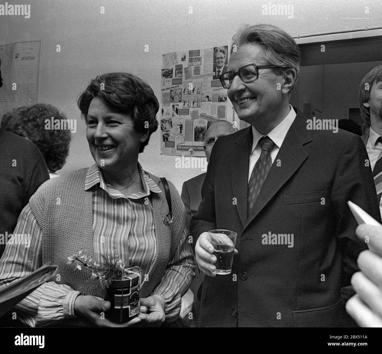 Berlin / Parties / 8.5.1982 Jochen Vogel, SPD, Ehefrau Stockfoto