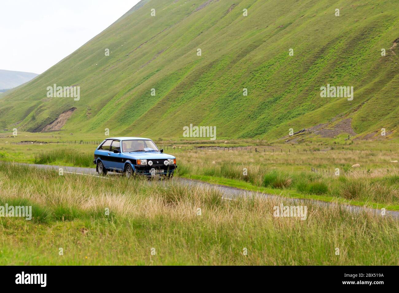 MOFFAT, SCHOTTLAND - 29. JUNI 2019: 1982 Sunbeam Talbot Lotus Auto in einer Oldtimer-Rallye auf dem Weg in Richtung der Stadt Moffat, Dumfries und Galloway Stockfoto
