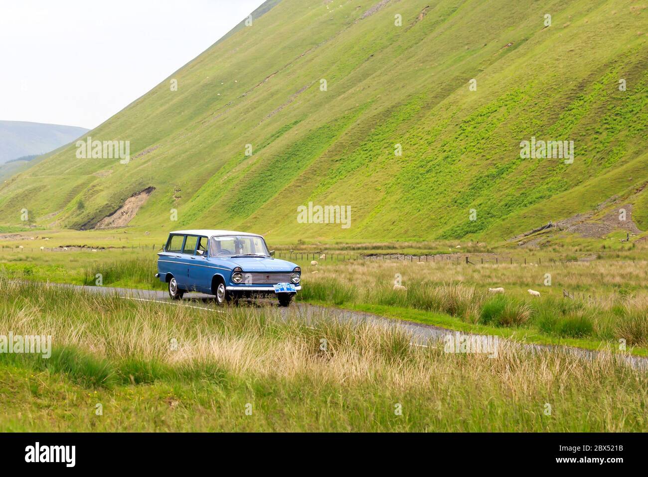 MOFFAT, SCHOTTLAND - 29. JUNI 2019: 1967 Hillman Super Minx Estate Auto in einer Oldtimer-Rallye auf dem Weg in Richtung Moffat, Dumfries und Galloway Stockfoto