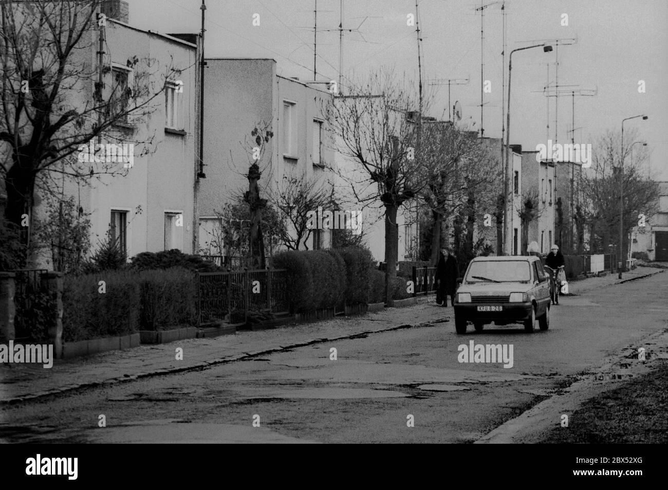 Sachsen-Anhalt / DDR Land / 1990 Dessau, Gropius Siedlung: Kastenhäuser von Martin Gropius // DDR / Architektur / Stil / Bauhaus / Wohnen Stockfoto
