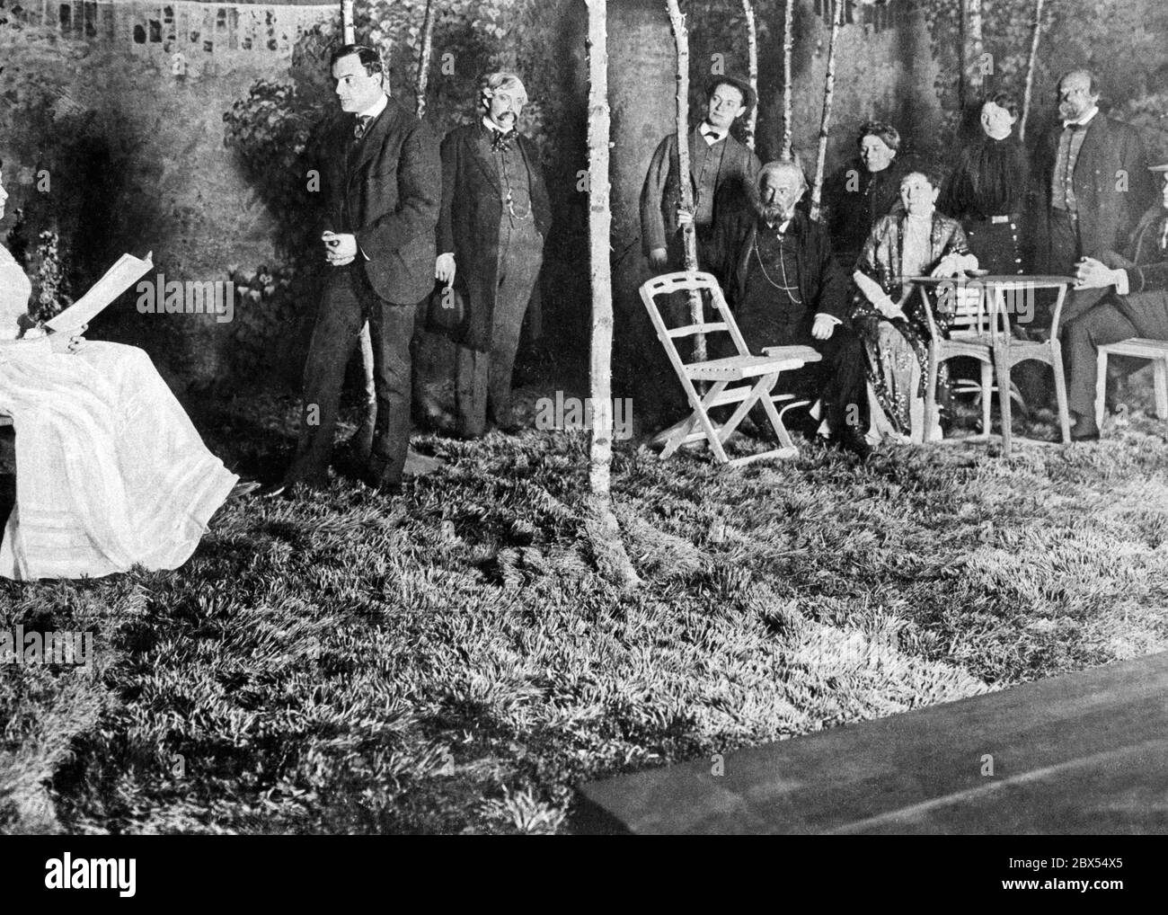 Bühnenbild aus dem ersten Akt des Stücks 'Seagull' des russischen Dichters Anton Tschechow im Berliner Hebbel-Theater. Stockfoto