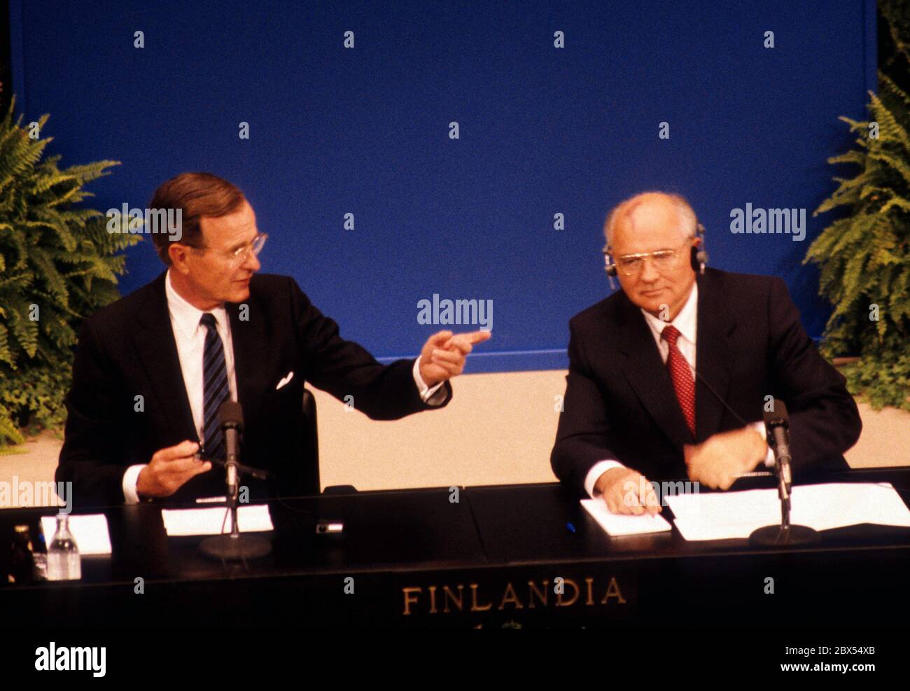 George BUSH , Präsidium der USA , und Michail GORBATSCHOW / GORBATSCHOV in Helsinki , September 1990 Stockfoto