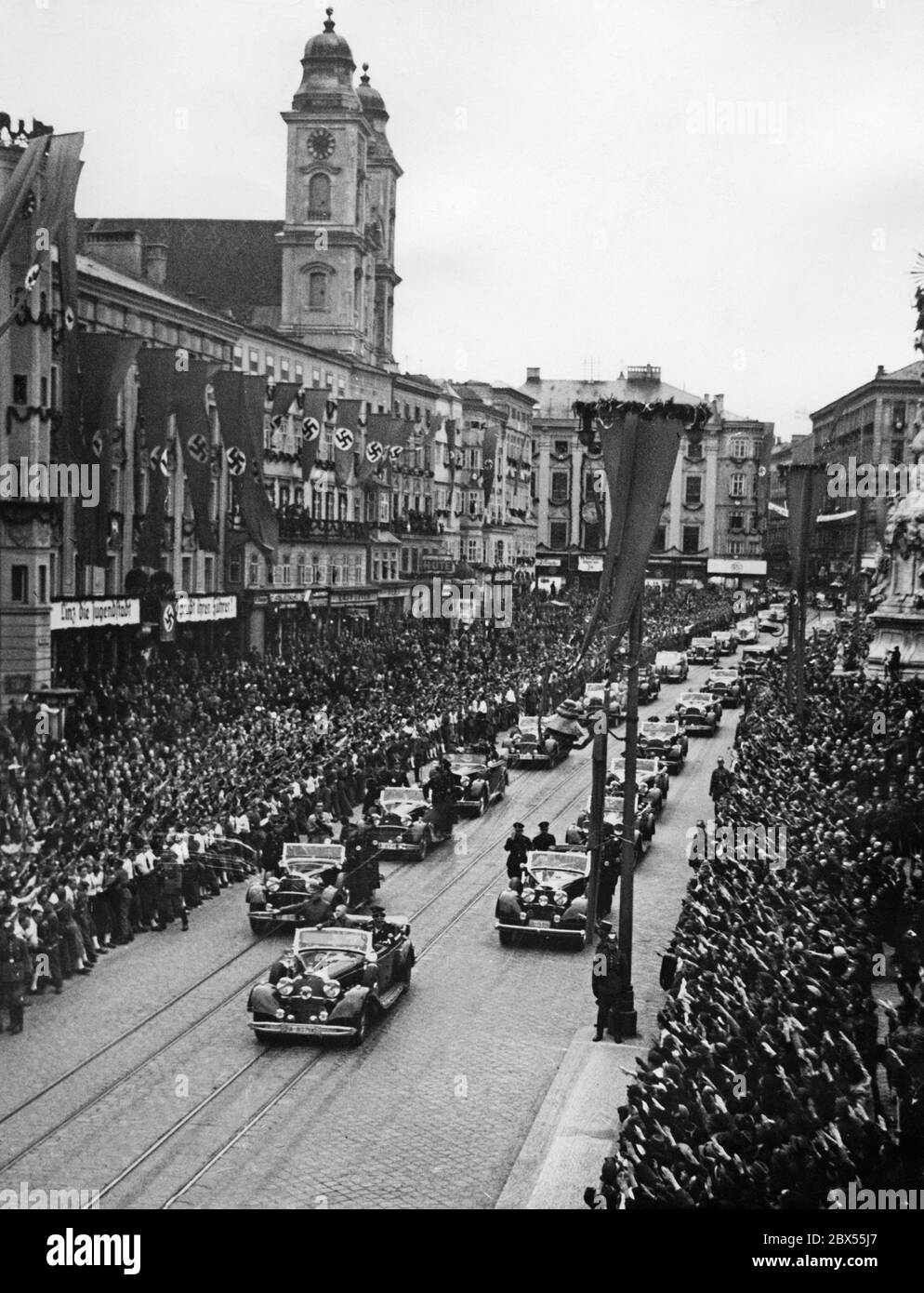 Adolf Hitler besucht Linz nach der Annexion Österreichs an das Deutsche Reich. Stockfoto